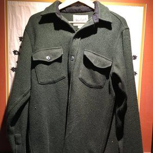 vintage Woolrich heavy duty shirt jacket in green!